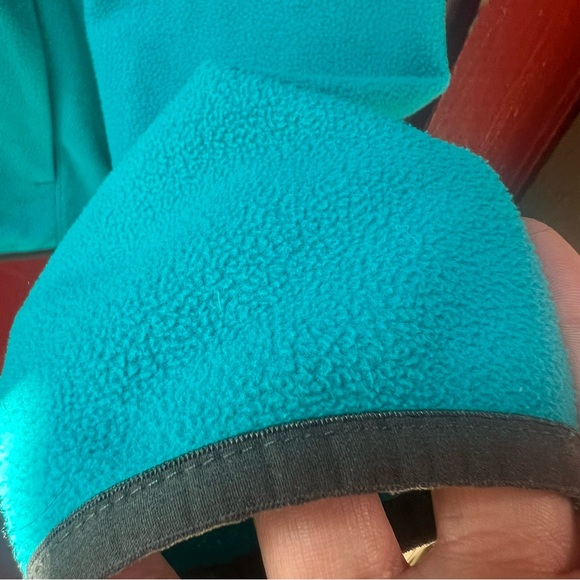 Oakley Fleece 1/4 Zip Sweater! Good condition and awesome color! - Picture 3 of 10